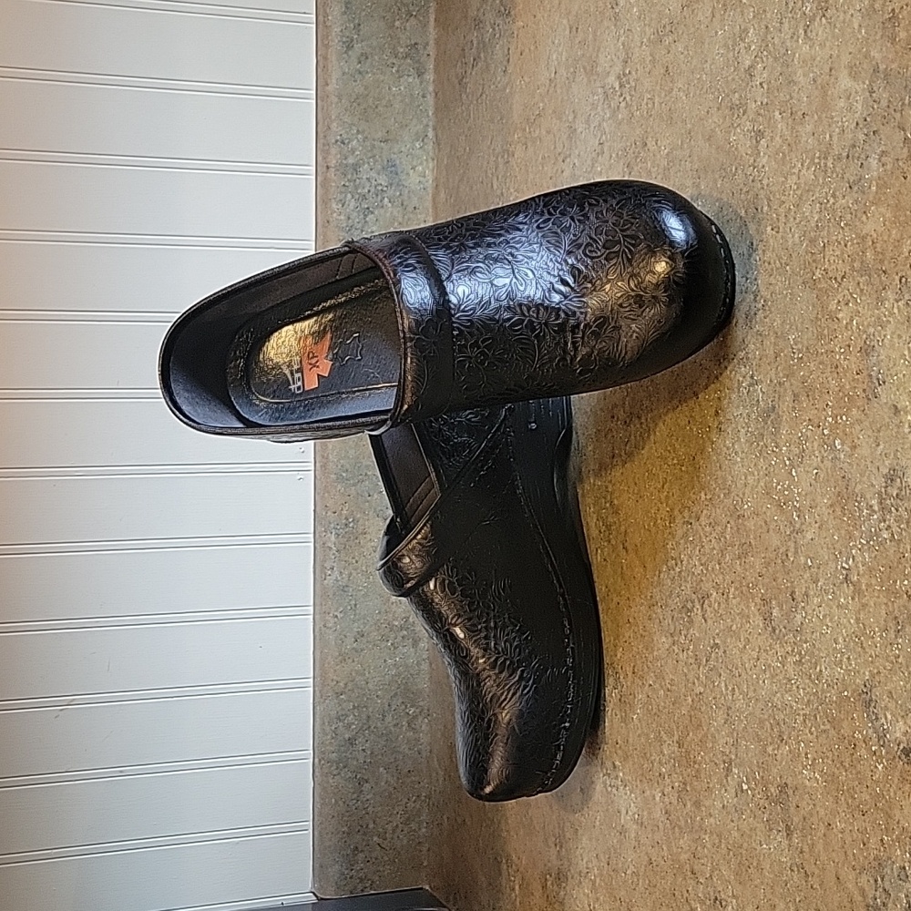 Euc Wm Dansko Xp Clogs - image 1
